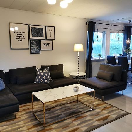 칼릭스 The White And Black House 빌라 외부 사진