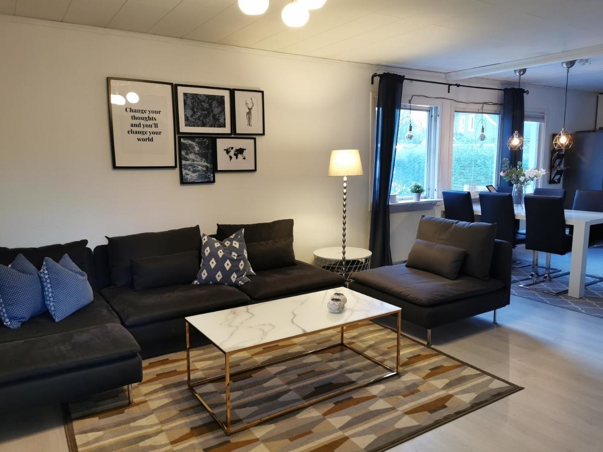 칼릭스 The White And Black House 빌라 외부 사진