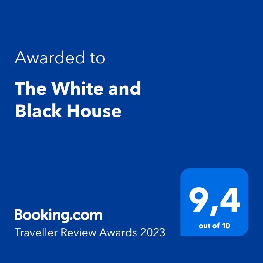 칼릭스 The White And Black House 빌라 외부 사진